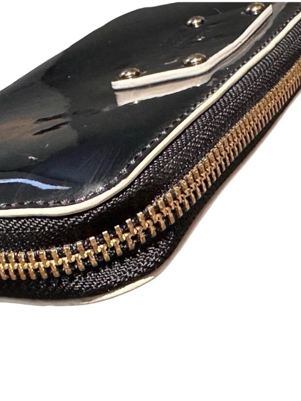 KATE SPADE Pasadena Neda Patent Zip Wallet in Patent Leather Black -- WELL LOVED